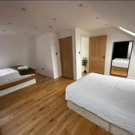 1 Bedroom, Sleeps 5, 30 Minutes To City Centre Londres Exterior foto