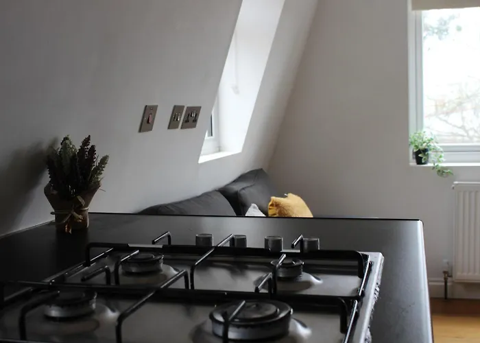 1 Bedroom, Sleeps 5, 30 Minutes To City Centre